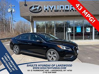 2016 Hyundai Sonata Limited Edition KMHE34L17GA017385 in Lakewood, NY