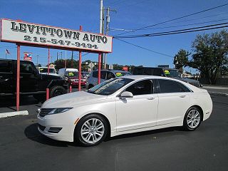 2016 Lincoln MKZ  3LN6L2G92GR618489 in Levittown, PA 1