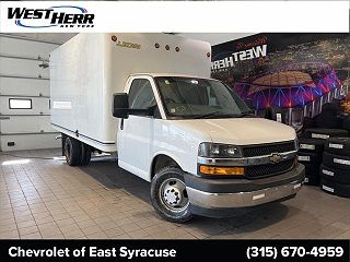 2017 Chevrolet Express 3500 1GB3GSCG0H1352762 in Orchard Park, NY 1