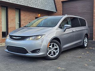 2017 Chrysler Pacifica Touring-L 2C4RC1EG7HR578575 in Glenview, IL