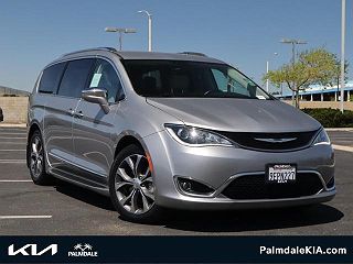 2017 Chrysler Pacifica Limited 2C4RC1GG8HR622919 in Palmdale, CA