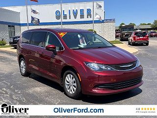 2017 Chrysler Pacifica Touring 2C4RC1DG0HR676199 in Plymouth, IN 1
