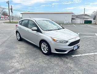 2017 Ford Focus SE 1FADP3K29HL327817 in Imperial, MO 3