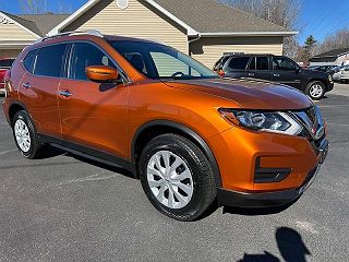 2017 Nissan Rogue SV JN8AT2MV1HW278481 in Suamico, WI 2