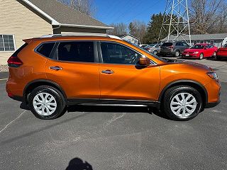 2017 Nissan Rogue SV JN8AT2MV1HW278481 in Suamico, WI 3