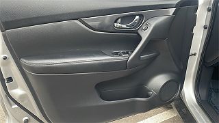 2017 Nissan Rogue SV KNMAT2MV7HP506537 in Waterford, MI 8