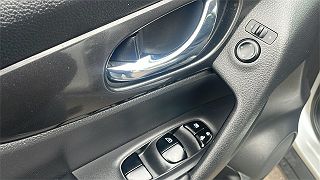 2017 Nissan Rogue SV KNMAT2MV7HP506537 in Waterford, MI 9
