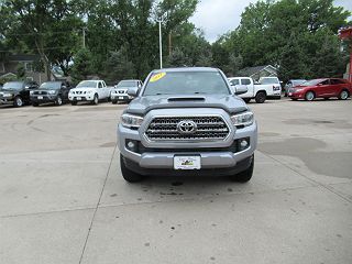 2017 Toyota Tacoma  5TFCZ5AN6HX071166 in Des Moines, IA 2