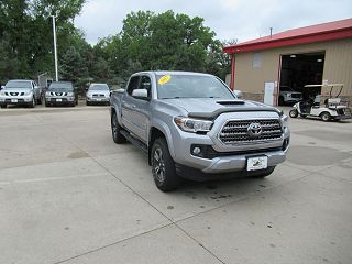 2017 Toyota Tacoma  5TFCZ5AN6HX071166 in Des Moines, IA 3