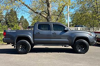 2017 Toyota Tacoma TRD Off Road 3TMCZ5AN6HM109548 in Eugene, OR 8