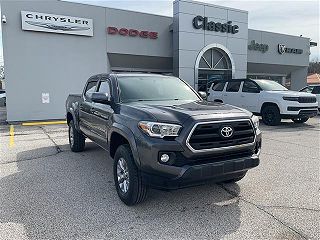 2017 Toyota Tacoma  5TFCZ5AN8HX059634 in Madison, OH 1