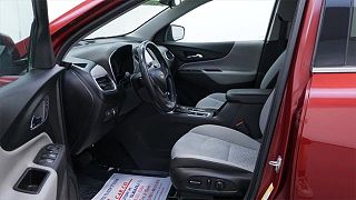 2018 Chevrolet Equinox LT 2GNAXSEV2J6111309 in Waterloo, IA 10