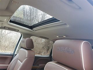 2018 Chevrolet Silverado 1500 High Country 3GCUKTEC6JG356675 in Grand Blanc, MI 28
