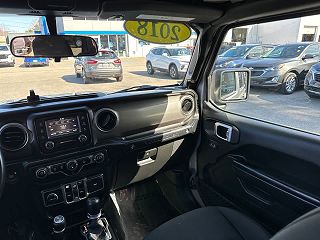 2018 Jeep Wrangler Sport 1C4HJXDG0JW121707 in North Dartmouth, MA 34
