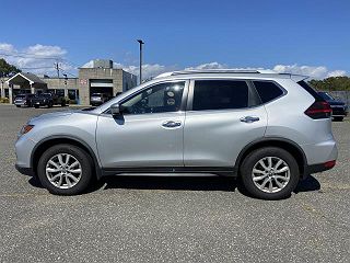 2018 Nissan Rogue SV JN8AT2MV3JW347886 in Patchogue, NY 2
