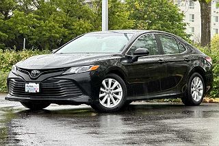 2018 Toyota Camry LE 4T1B11HK0JU056463 in Eugene, OR