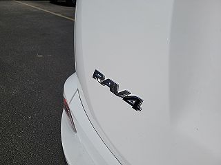 2018 Toyota RAV4 XLE JTMRJREV7JD155572 in West Salem, WI 9