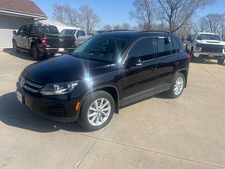 2018 Volkswagen Tiguan  WVGBV7AX0JK003819 in Iowa Falls, IA 1