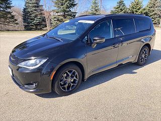 2019 Chrysler Pacifica Limited 2C4RC1GG1KR549299 in Dubuque, IA 3
