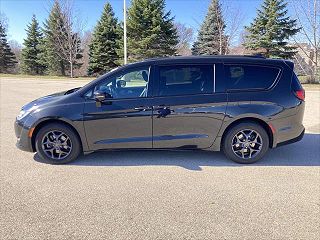 2019 Chrysler Pacifica Limited 2C4RC1GG1KR549299 in Dubuque, IA 4