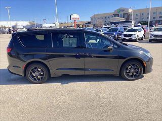 2019 Chrysler Pacifica Limited 2C4RC1GG1KR549299 in Dubuque, IA 8