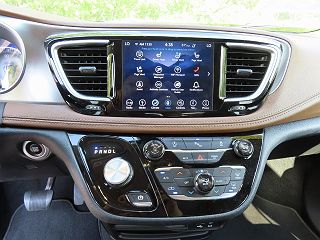 2019 Chrysler Pacifica Limited 2C4RC1GG8KR604279 in Franklin, WI 17