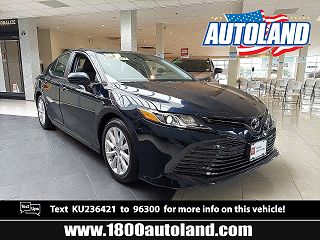 2019 Toyota Camry LE 4T1B11HK6KU236421 in Springfield, NJ 1