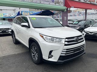 2019 Toyota Highlander SE 5TDJZRFH5KS585962 in Bronx, NY