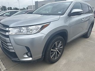 2019 Toyota Highlander XLE 5TDKZRFH4KS552858 in Irving, TX