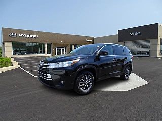 2019 Toyota Highlander XLE 5TDJZRFH8KS936573 in Middletown, RI 1