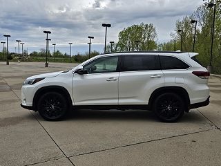 2019 Toyota Highlander SE 5TDJZRFHXKS562614 in Mount Pleasant, IA 9