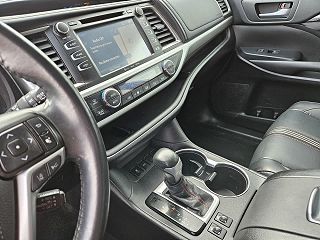 2019 Toyota Highlander SE 5TDKZRFH3KS325693 in Robstown, TX 25