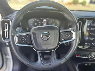 2019 Volvo XC40 T5 Momentum YV4162UK4K2120866 in Beverly, MA 8