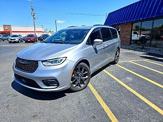 2021 Chrysler Pacifica Touring-L 2C4RC1BG0MR591425 in Galesburg, IL 3