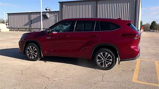 2021 Toyota Highlander XLE 5TDGBRCH9MS025495 in Des Moines, IA 8