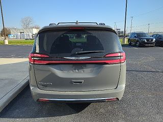2022 Chrysler Pacifica Touring-L 2C4RC1BGXNR147065 in Bowling Green, OH 5