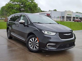2022 Chrysler Pacifica Limited 2C4RC1S74NR145019 in New Castle, PA