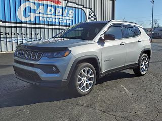 2022 Jeep Compass Latitude 3C4NJDFB8NT178915 in Muncie, IN 1