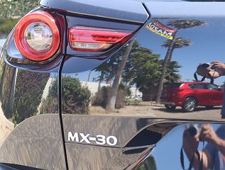 2022 Mazda MX-30 Base JM1DRACB8N0101076 in Oxnard, CA 8