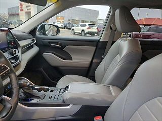 2022 Toyota Highlander XLE 5TDGZRBH8NS174513 in Dubuque, IA 12