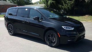 2023 Chrysler Pacifica Touring-L 2C4RC1L73PR614537 in Frederick, MD 3