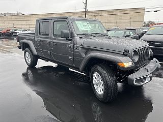 2023 Jeep Gladiator Sport 1C6HJTAG4PL593312 in Roseville, MI 3