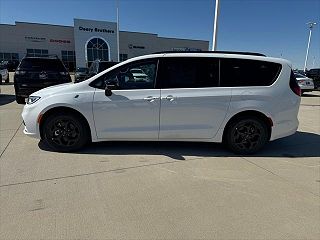 2024 Chrysler Pacifica Select 2C4RC1S72RR130928 in Waukee, IA 3