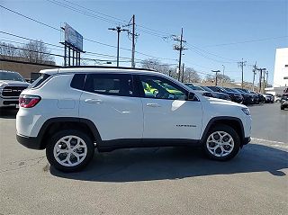 2024 Jeep Compass Latitude 3C4NJDBN4RT128342 in Chicago, IL 4