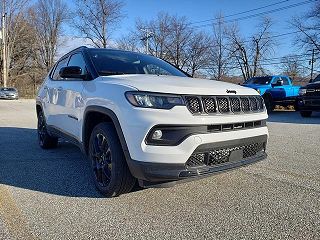 2024 Jeep Compass Latitude 3C4NJDBN8RT602504 in Willoughby, OH 3
