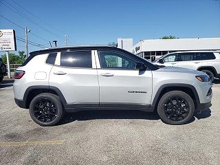 2024 Jeep Compass Latitude 3C4NJDBN4RT107815 in Willoughby, OH 4
