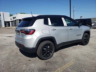 2024 Jeep Compass Latitude 3C4NJDBN4RT107815 in Willoughby, OH 5