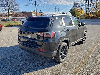 2024 Jeep Compass Latitude 3C4NJDBNXRT583020 in Willoughby, OH 5