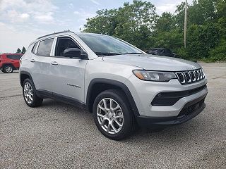 2024 Jeep Compass Latitude 3C4NJDFN0RT136187 in Willoughby, OH 3