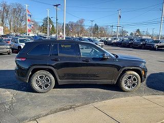 2024 Jeep Grand Cherokee Trailhawk 4xe 1C4RJYC61R8956993 in Bedford, OH 3